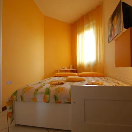 La Rosa Scarlatta Broseta Vendégház 2*