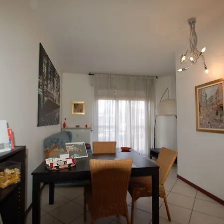 Πανσιόν La Rosa Scarlatta Broseta 3*